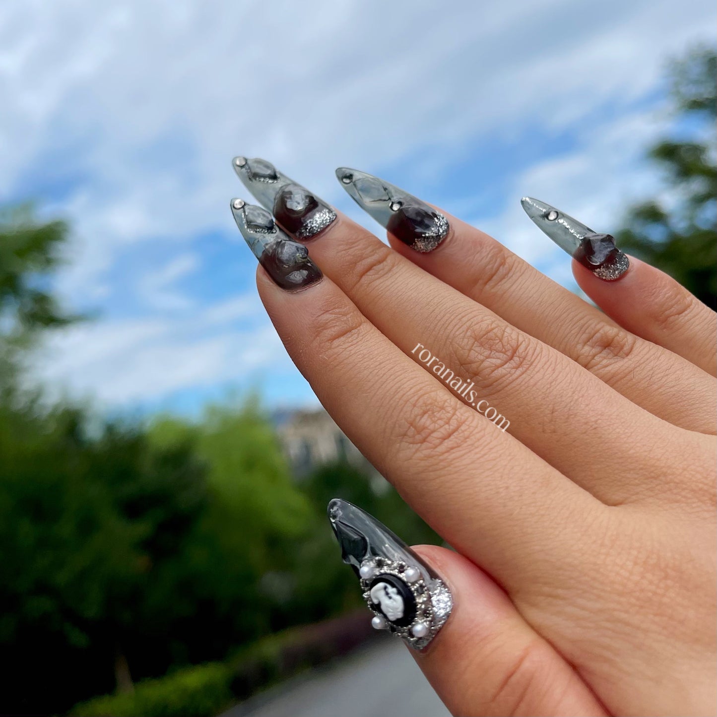 Black Beauty Long Water Drops - roranails
