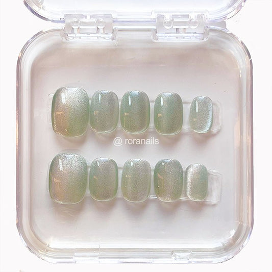 Chasing cat's eye - lake green short mid nails - roranails