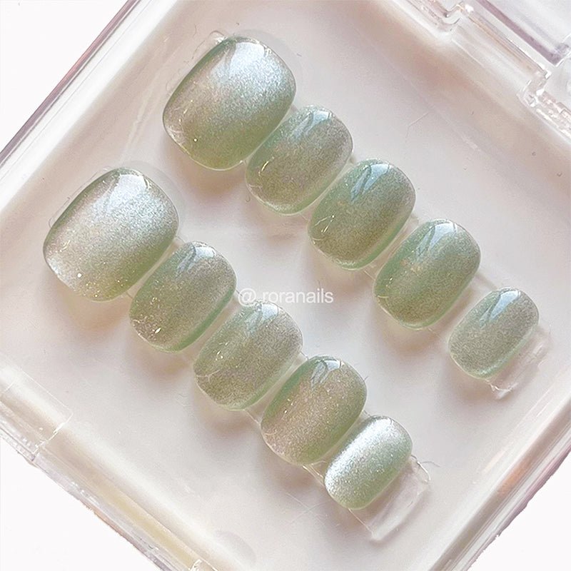 Chasing cat's eye - lake green short mid nails - roranails