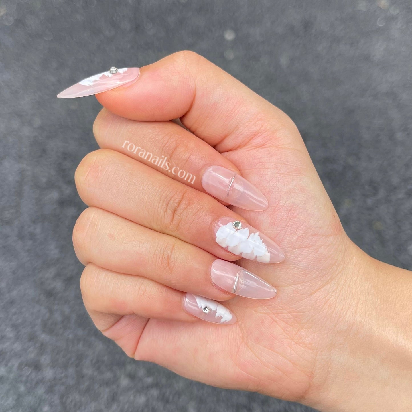 French Almond Feather - roranails