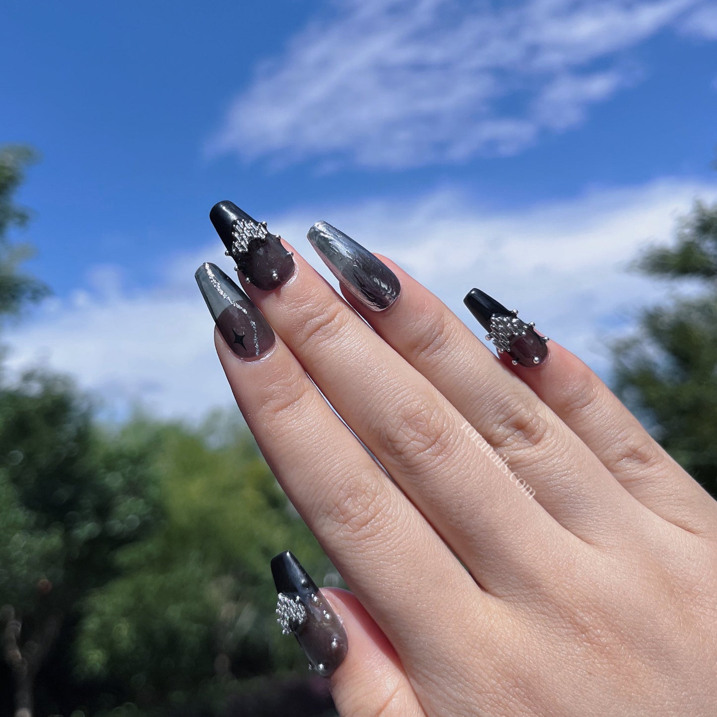 Trendy unisex - dark metal style wearing armor - roranails