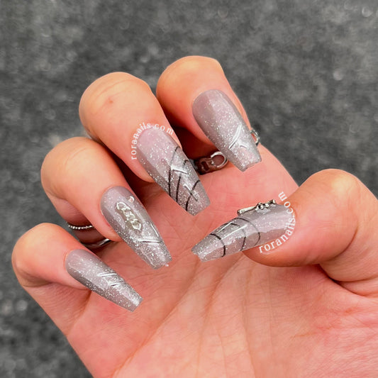 Gray Chlor Heart Nails - roranails